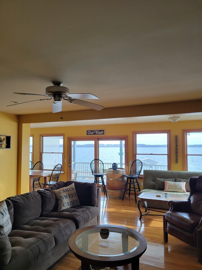 Foto del edificio - 4641 Whites Point