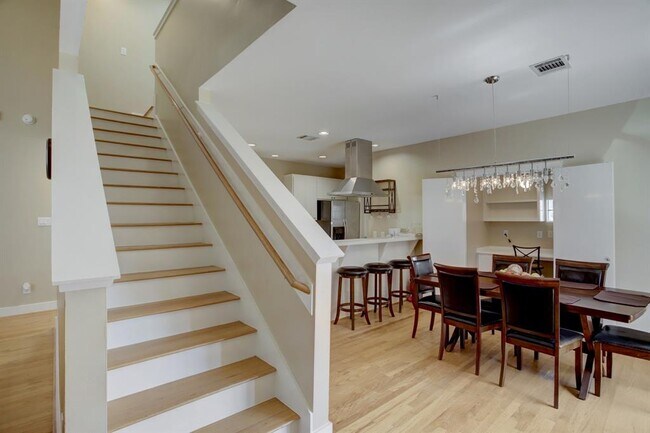 Foto del edificio - 9710 Linkmeadow Ln