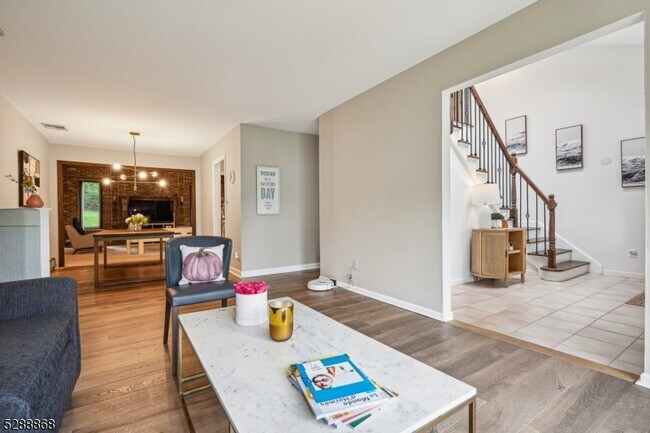 Foto del edificio - 57 Ashwood Dr