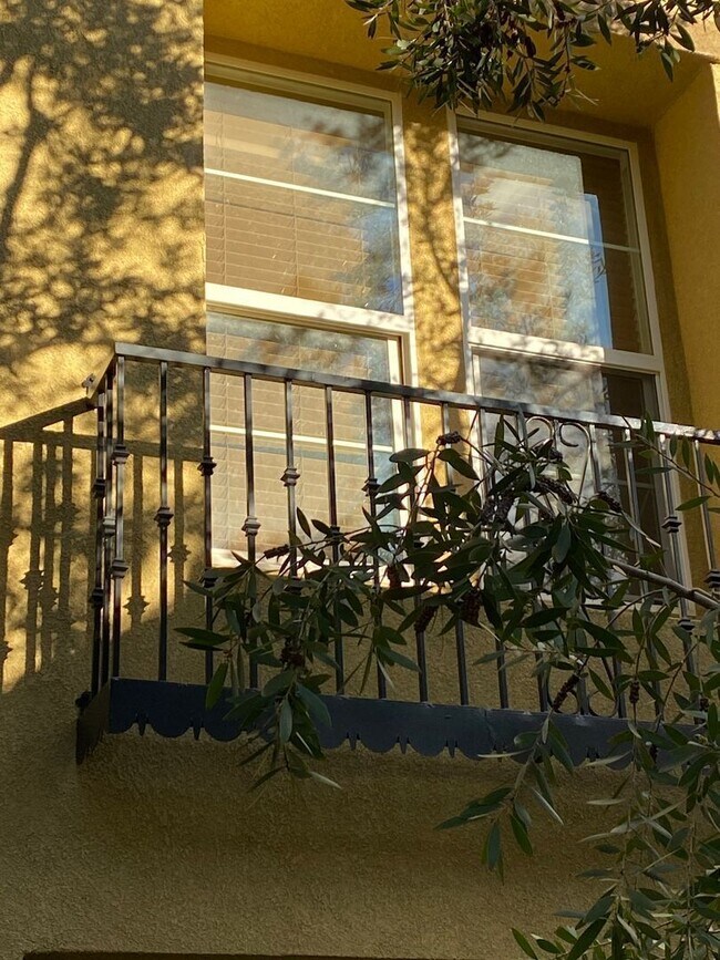 Foto del edificio - 28285 Socorro St