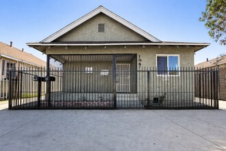 Building Photo - 1368 E Vernon Ave