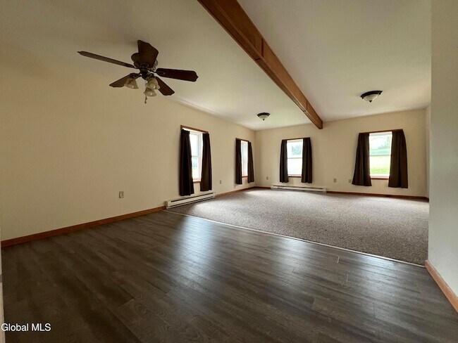 Foto del edificio - 207 E Main St