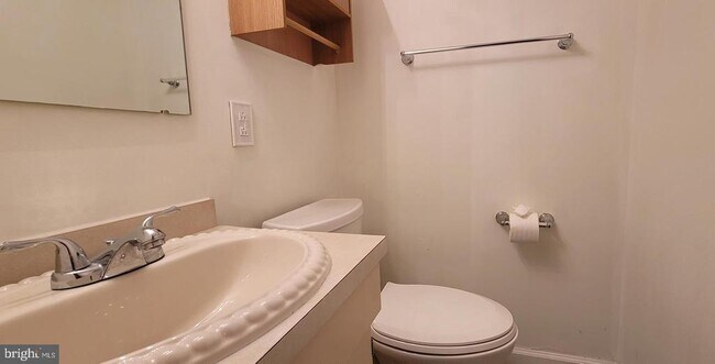 Building Photo - 2209 Greenwood Dr