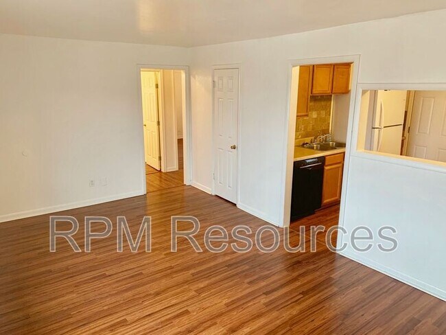 Building Photo - 9311 Waverly Ave