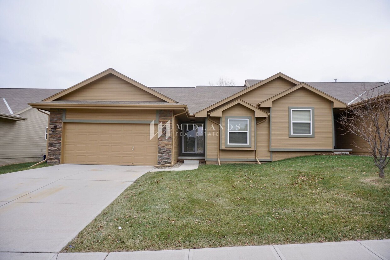 Foto principal - Ranch Townhome in Shadow View