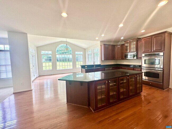 Building Photo - 252 Millstream Dr