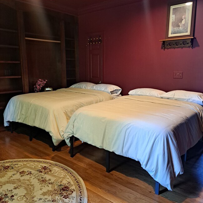 Foto del edificio - FURNISHED 6500 SQ FT MANSION (SHORT TERM / INSURANCE)