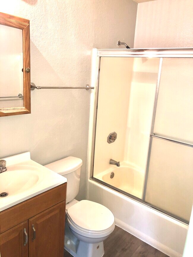 Foto del edificio - North Oak Park 1 Bedroom - Gated Community