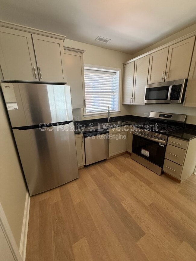 Foto del edificio - 4652 N St Louis Ave