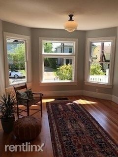 Building Photo - 2 br, 1 bath Apartment - 2401 SE Salmon St