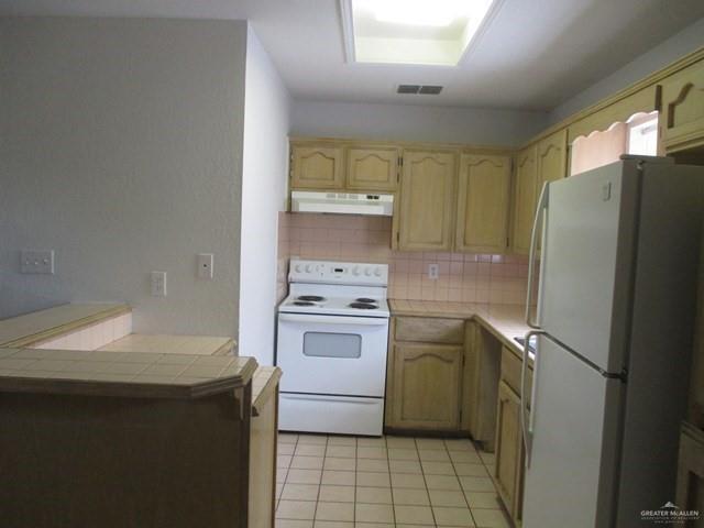 Building Photo - 607 Gastel Cir
