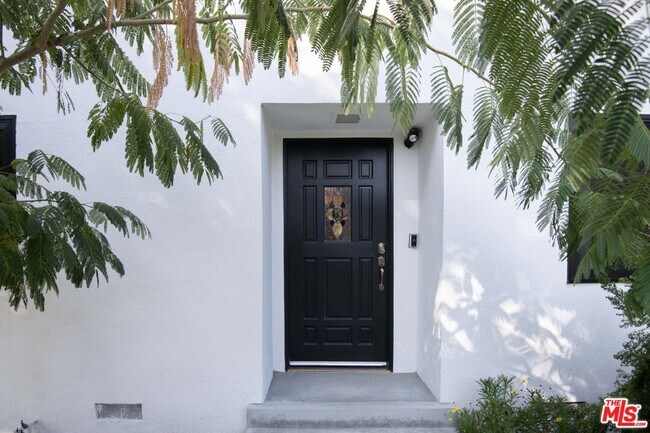 Foto del edificio - 1380 Old Topanga Canyon Rd