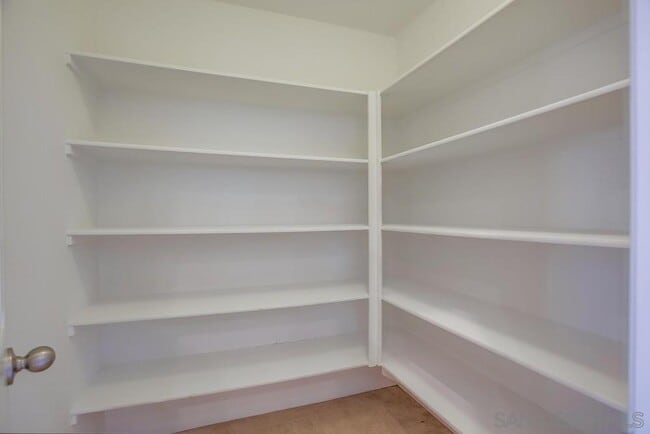 Building Photo - 634 Sumner Way