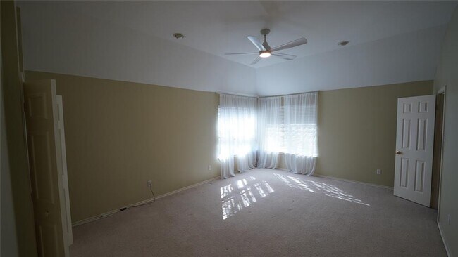 Foto del edificio - 5113 McDade Dr