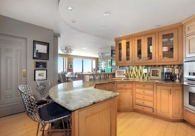 Building Photo - 65 E India Row