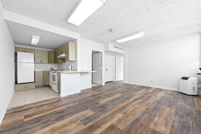 Building Photo - 3003 Terramar St
