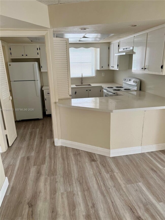 Foto del edificio - 9390 E Bay Harbor Dr