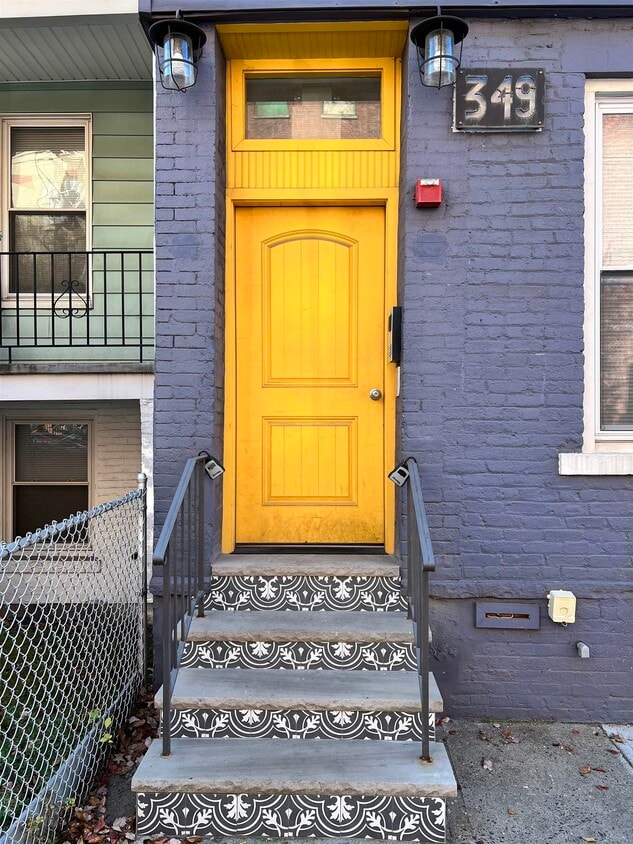 Primary Photo - 349 9th St