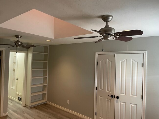 Foto del edificio - 1504 Flintwood Dr