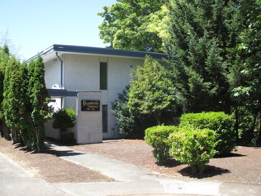 Primary Photo - 755 Church St NE