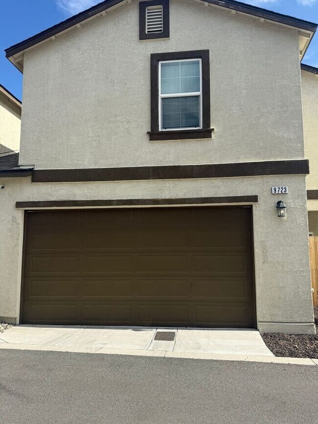 Foto del edificio - 3-Bed, 2.5-Bath Townhome in North Reno