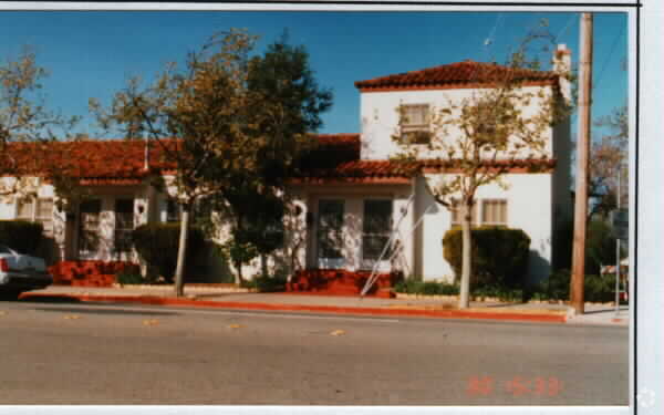 Building Photo - 454 S Livermore Ave