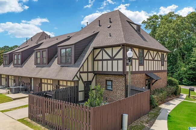 Foto del edificio - 2113 Acton Park Way