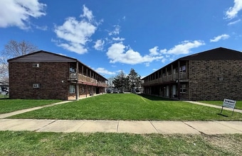 Building Photo - 1334 Juniper Dr