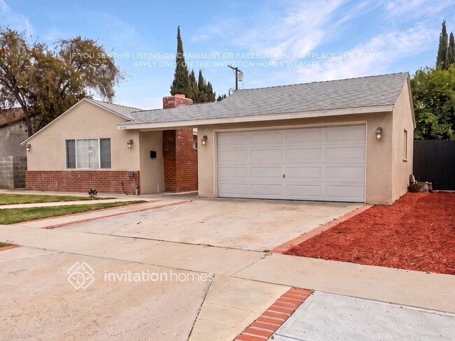 Building Photo - 17552 Cantara St