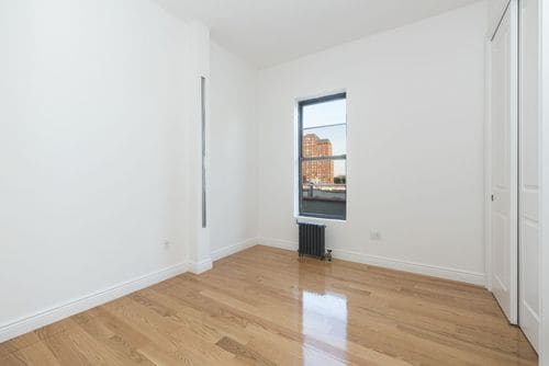 Building Photo - 115 W 104th St