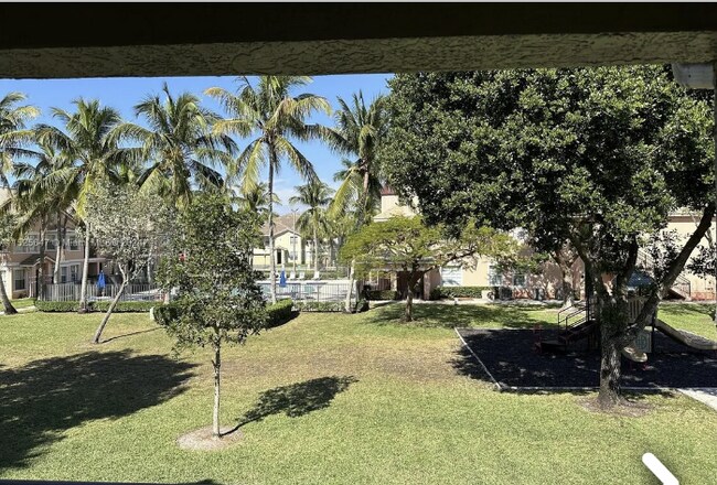 Foto del edificio - 811 Belmont Ln