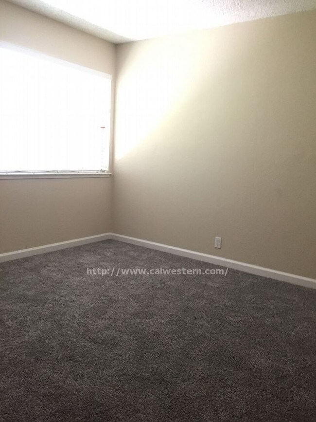 Building Photo - 5184 Oxbow Ct