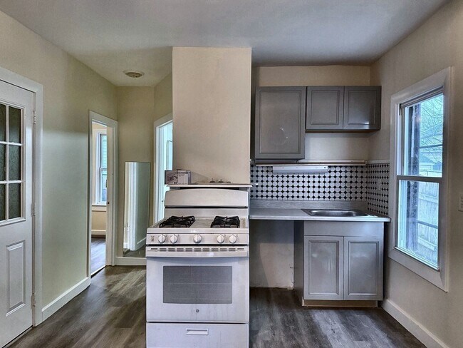 Building Photo - 30 Stanley St