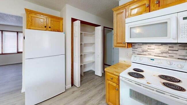 Foto del edificio - 329 W Indiana Ave