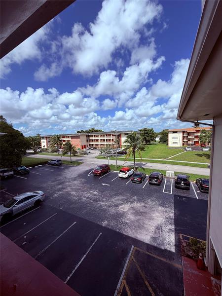 Foto del edificio - 4730 NW 10th Ct