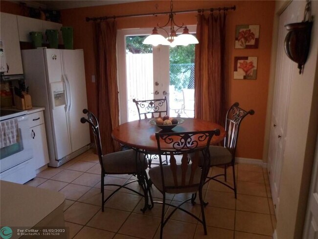 Foto del edificio - 8416 NW 103rd St