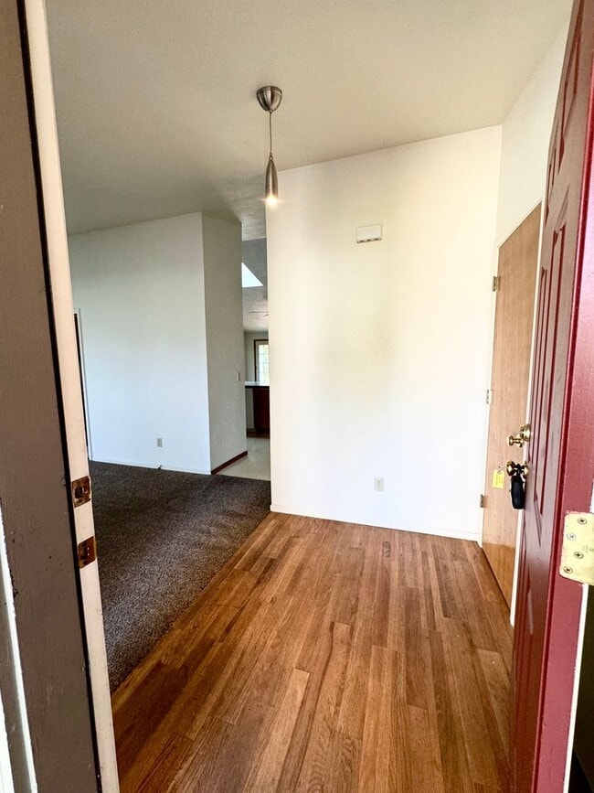 Building Photo - Gorgeous 3 Bed 2 Bath Home Near Shopping and Schools!