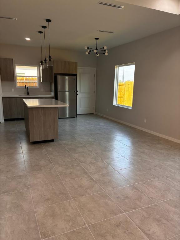 Building Photo - 608 N Alexandrite Ave