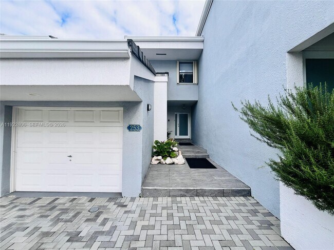 Foto del edificio - 253 Poinciana Island Dr