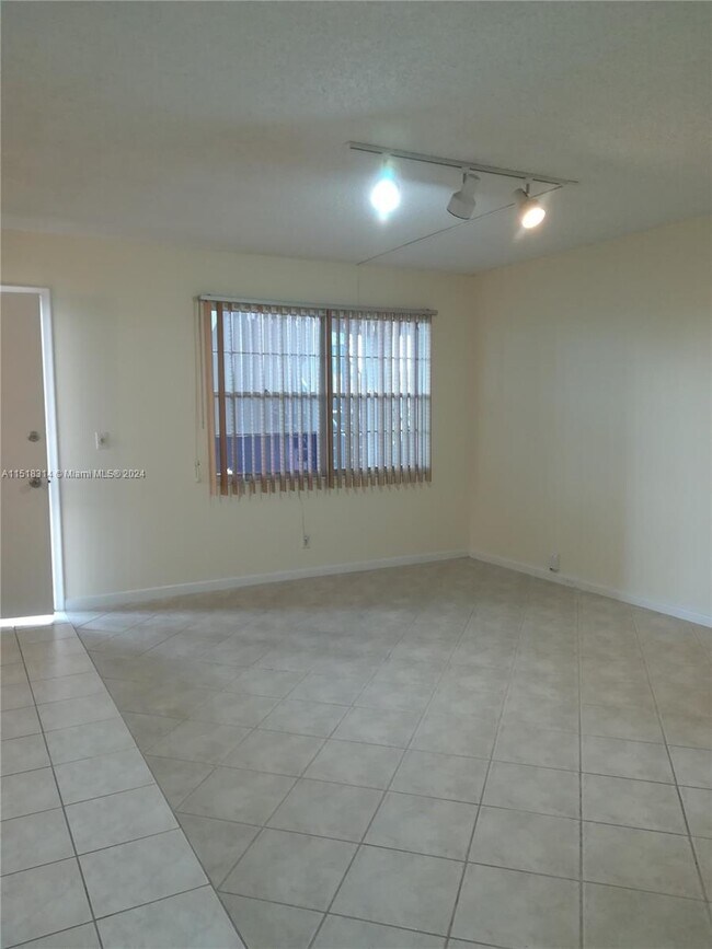 Foto del edificio - 13455 SW 9th Ct