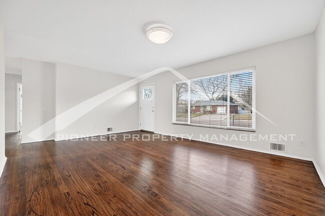 Building Photo - Charming Home with Central AC and Fenced Yard