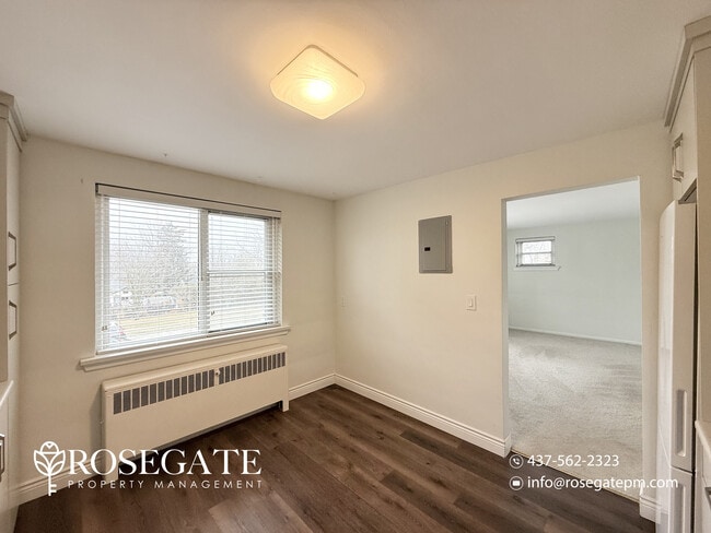 Building Photo - Bright 2-Bedroom Corner Apartment with Shared Backyard – Brampton