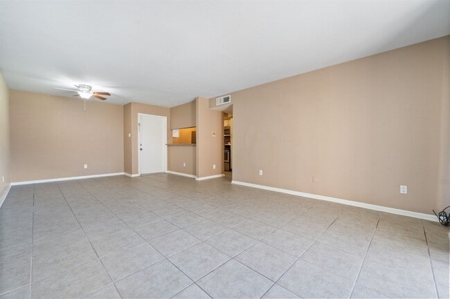 Foto del edificio - 3055 Walnut Bend Ln