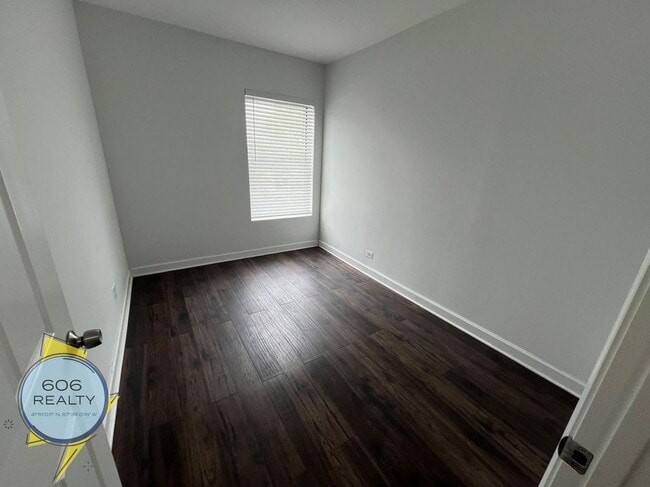 Building Photo - 3420 W Irving Park Rd