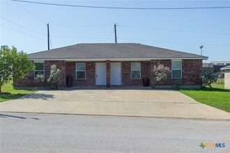 Building Photo - 400 Justin Ln