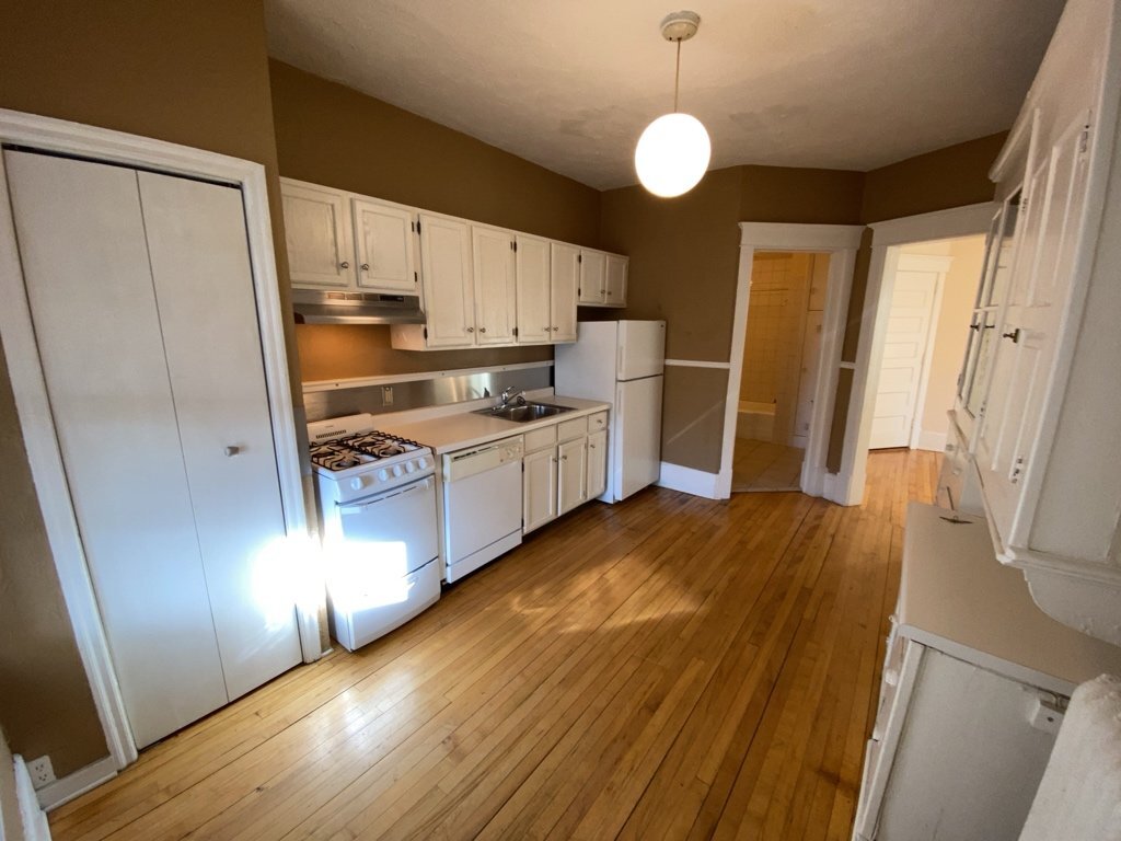 Foto principal - 1 Bed 1 Bath Historic Preserved Douglas Ap...