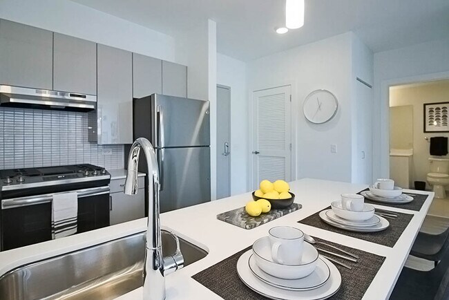 Building Photo - 848 W Van Buren St