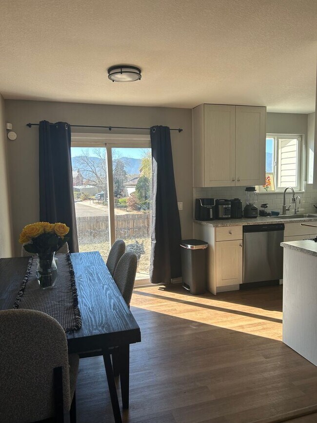 Foto del edificio - Single Family 3 bedroom, 2.5 bath