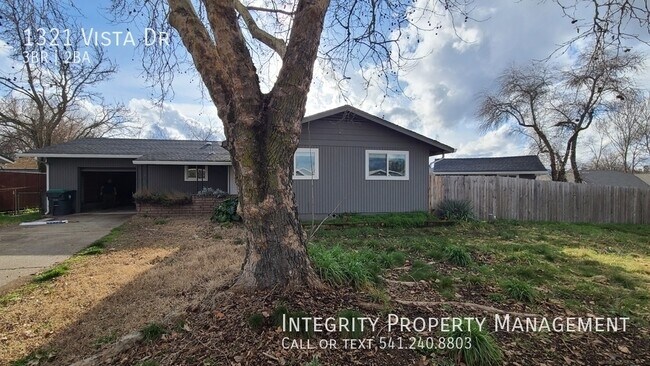 Building Photo - 1321 Vista Dr