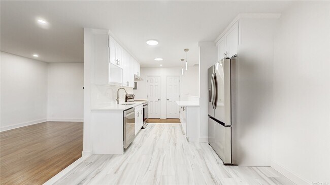 Building Photo - 1186 E 56th St